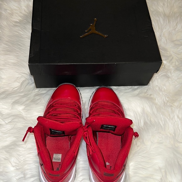 Authentic Air Jordan 11 Retro BG - Picture 4 of 11